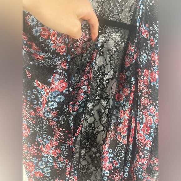 Almost Famous Black Lace Floral Print Open Front Kimono S Women’s EUC - Picture 5 of 8